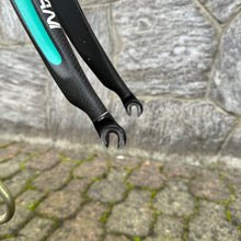 Load image into Gallery viewer, Bianchi SL3 AluCarbon
