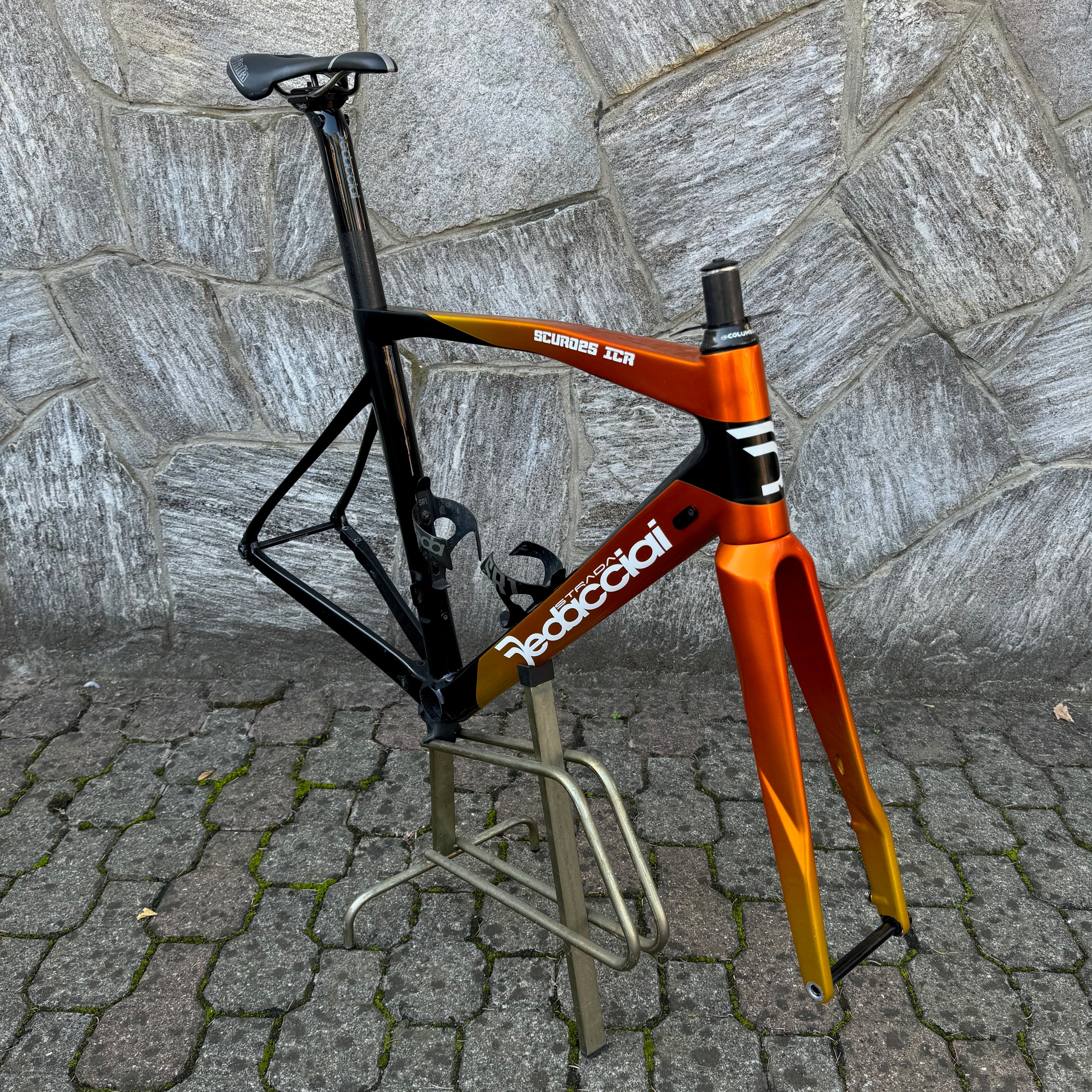 DedacciaiScuro25bicycleframe_1