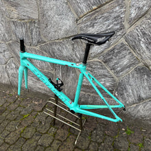Load image into Gallery viewer, Bianchi Specialissima CV
