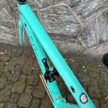 Load image into Gallery viewer, Bianchi Specialissima CV
