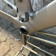 Load image into Gallery viewer, Trek Madone 9.8
