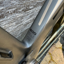 Load image into Gallery viewer, Trek Madone 9.8
