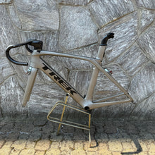 Load image into Gallery viewer, Trek Madone 9.8
