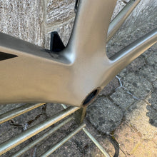 Load image into Gallery viewer, Trek Madone 9.8
