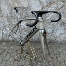 Load image into Gallery viewer, Trek Madone 9.8
