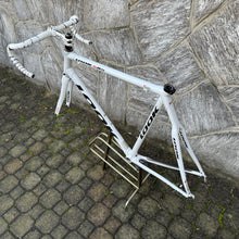 Carica l&#39;immagine nel visualizzatore di Gallery, Look 585
