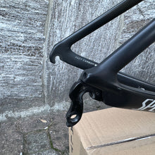 Load image into Gallery viewer, Specialized S-Works Venge Vias
