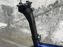 Load image into Gallery viewer, Merida Scultura Team Bahrain - Full Carbon
