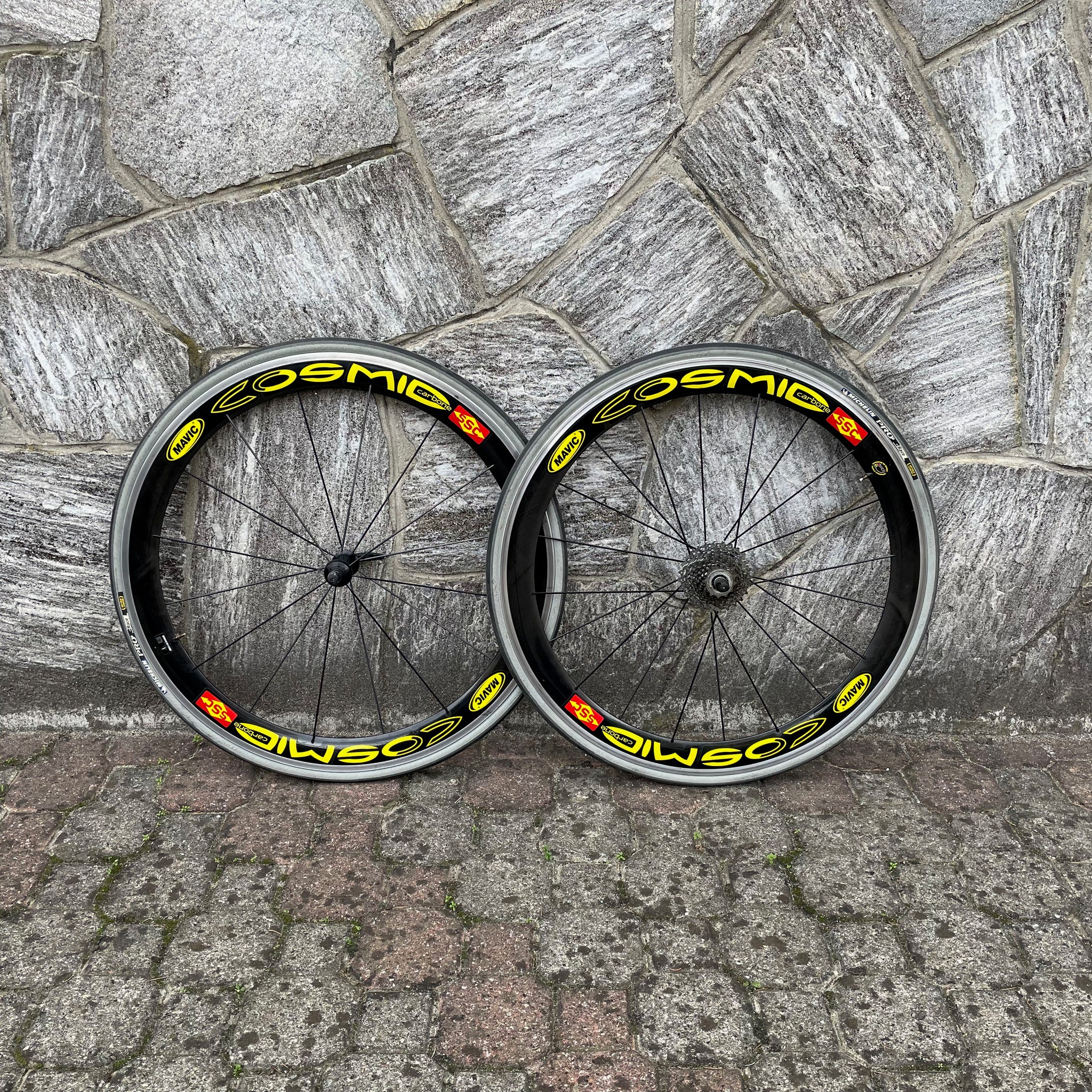 Décalcomanies Mavic Cosmic SL45 ou SLR45 : jante de 45 mm, frein à disque 13 autocollants - France Décalcomanies Mavic Cosmic SL45 ou SLR45 : jante de 45 mm, frein à disque 13 autocollants - France
