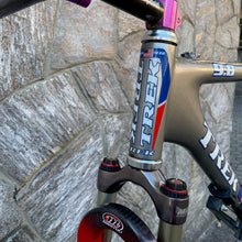Load image into Gallery viewer, Trek Elite 9.8
