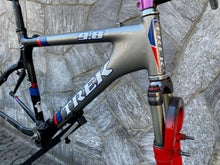 Load image into Gallery viewer, Trek Elite 9.8
